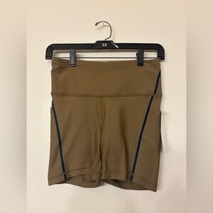 Athleta Women’s Brown Interval Stash Tipped 5 Inch High Rise Shorts NWT- Small